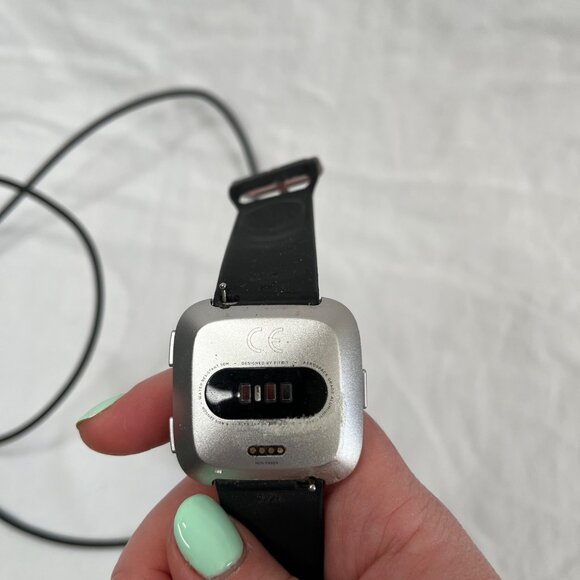 Fitbit Versa Smartwatch With Black & Silver Floral Band & Charger for Parts - Picture 7 of 7